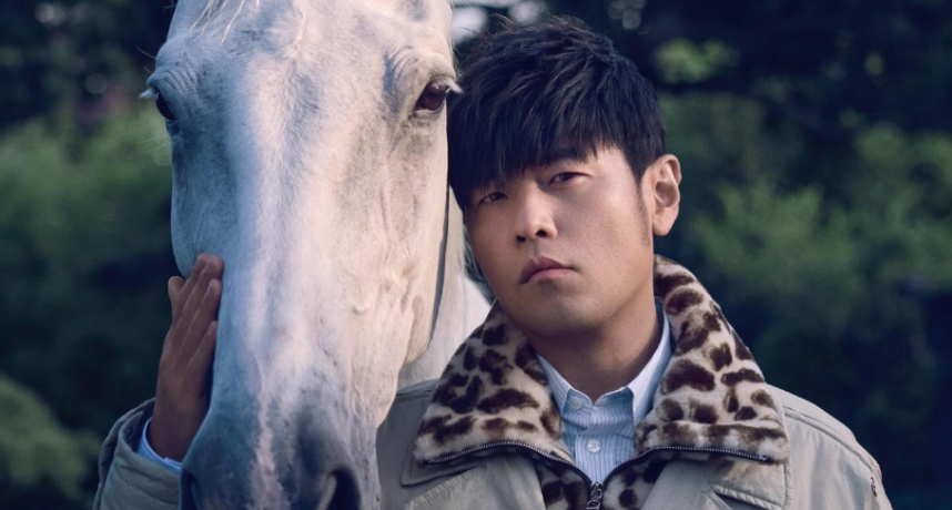 周杰倫新專輯等了四年終於迎來倒數階段！近日為了剪短影音版本 MV 崩潰狂噴「林老師勒」讓粉絲笑翻