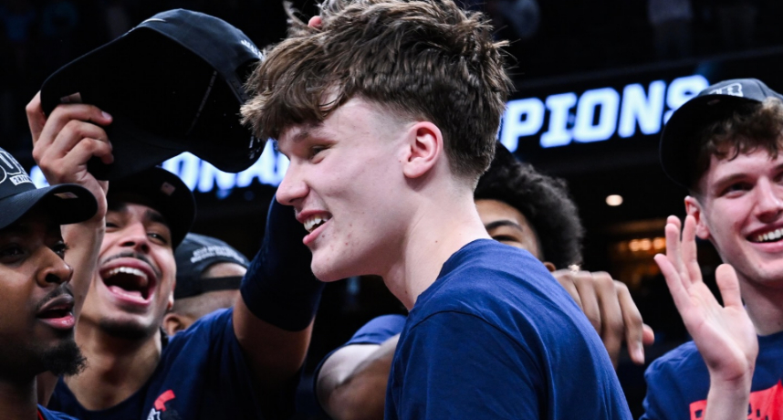 NCAA／杜克大學關鍵時刻出現致命傳球失誤！康乃狄克大學成功以超遠絕殺三分 73：72 淘汰杜克晉級四強