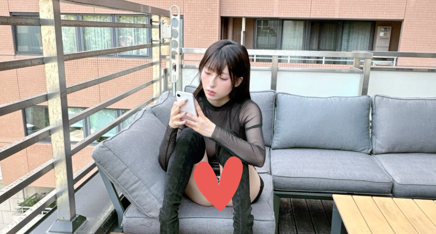 日本新星女優桃果明里去年宣告引退並決定重返校園！沒想到近日卻因穿著太過暴露恐將被退學