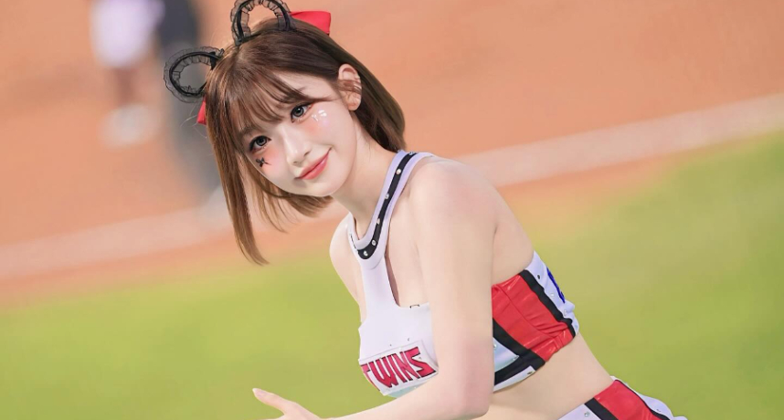 韓啦啦隊女神李珠珢「短髮+激短裙」驚豔現身!她笑喊這是限定造型:只留兩週短髮而已~