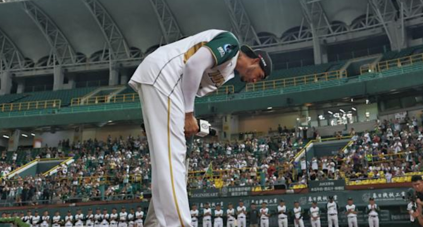 中華職棒／魔鷹失去愛妻後強忍回歸球場！淚謝球迷：希望大家珍惜家人把每一天當作最後一天過！