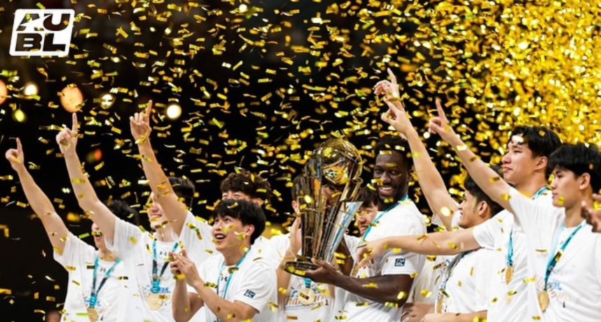 亞洲大學籃球聯賽政大82:79封王奪冠！徐得祈+宋昕澔雙箭頭發威氣走中國清華大學