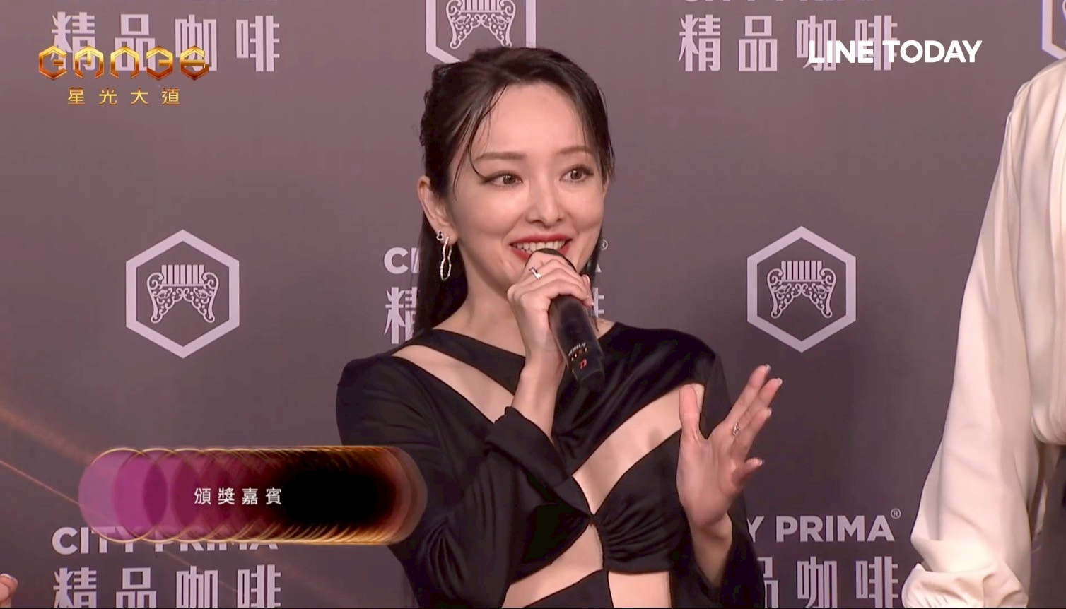 金曲36/千田愛紗回歸金曲紅毯!大膽鏤空性感戰袍驚豔全場成為紅毯一大焦點