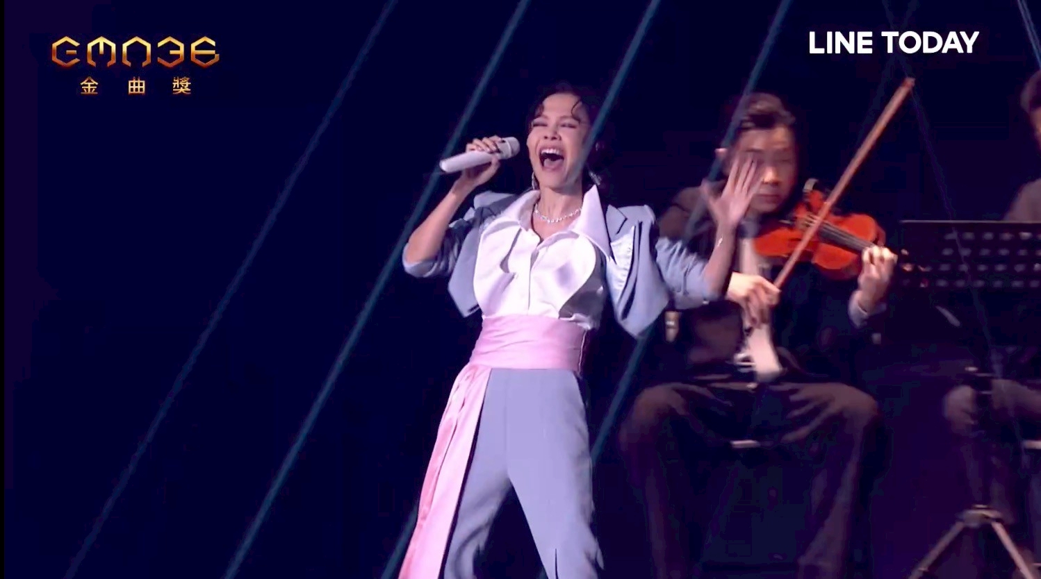 金曲36/「鐵肺天后」彭佳慧強勢登場!一口氣連唱6首懷舊金曲 堪稱本屆最觸動人心的時刻之一!