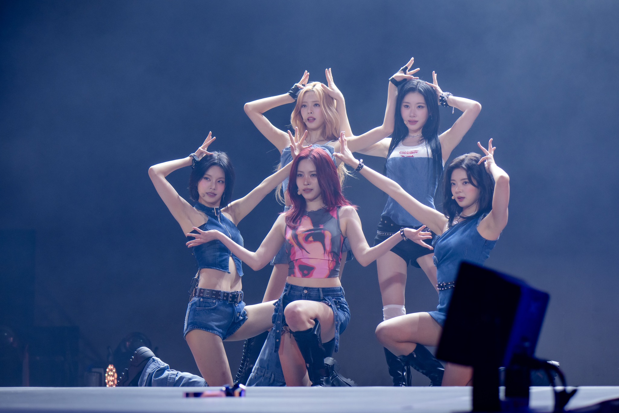 K-FLOW 拼盤演唱會 aespa、itzy、tripleS 三大超人氣女團集合!主持人利特驚嘆:「男粉多到像回到了軍隊!」
