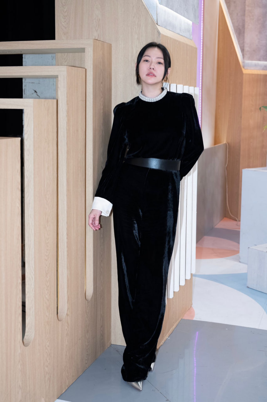 「小S」徐熙娣身著SANDRO FW23 系列!優雅百搭的男女裝、簡潔線條脫俗美學