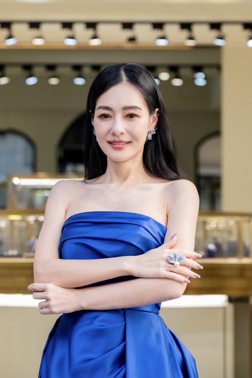 王思佳配戴「冰河上的蝴蝶」挺TRACEY CHEN 笑稱:媽媽的珠寶就是我的