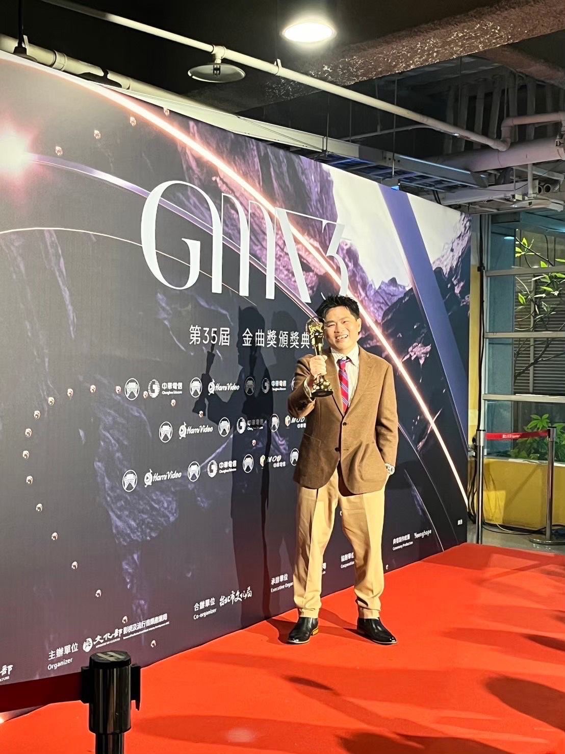 王見王!蕭煌奇、蘇明淵夢幻聯動 強強聯手入主「藍寶石大歌廳」掀歌王PK擂台戰