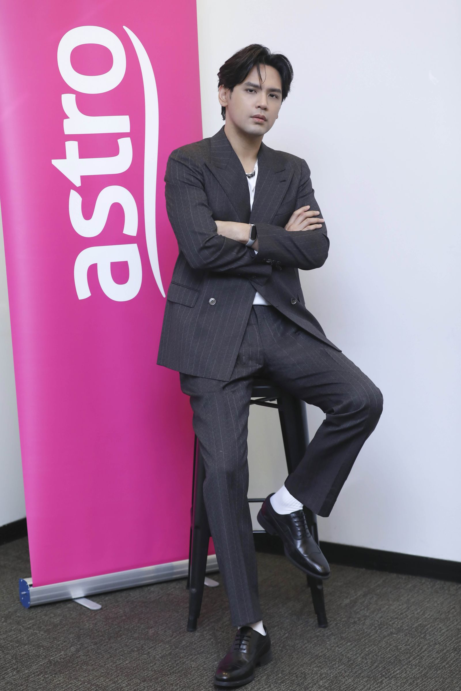 陳零九爆逃兵役後再陷緋聞！遭直擊與JKF女郎啾啾同遊澳門　公司回應了