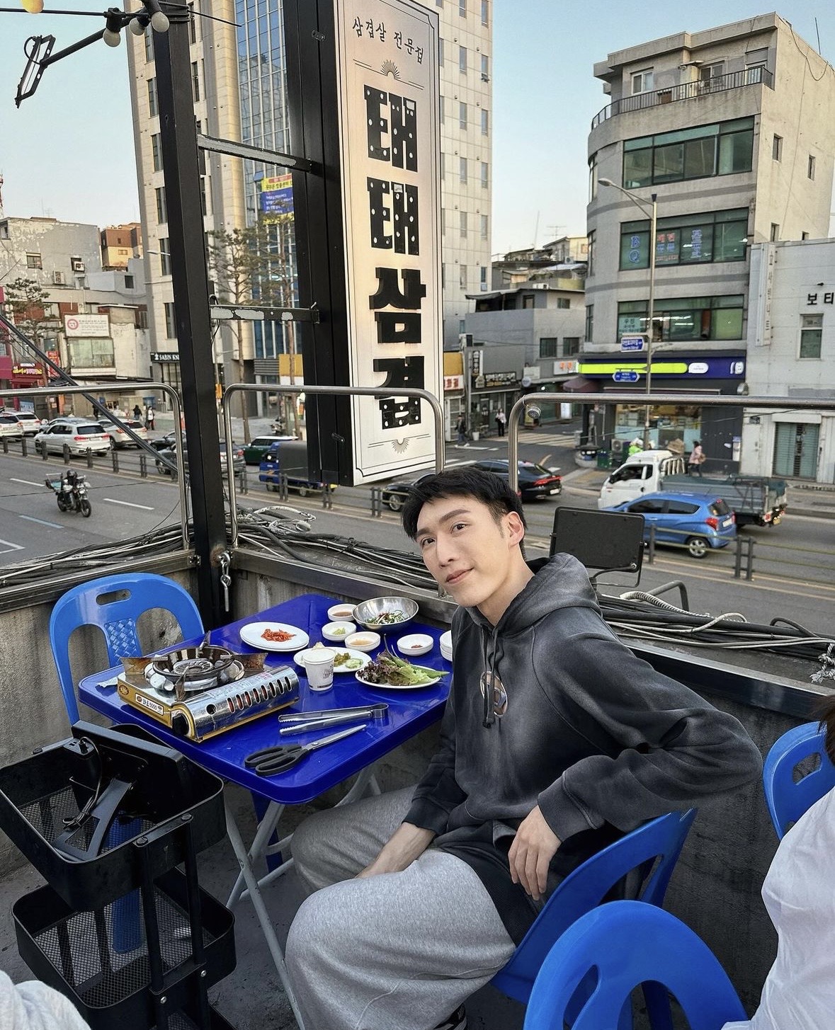 手搖爭議持續延燒！小吳收到媽媽鼓勵「哭得淅瀝嘩啦」遭網酸：紀走心、吳哥哭