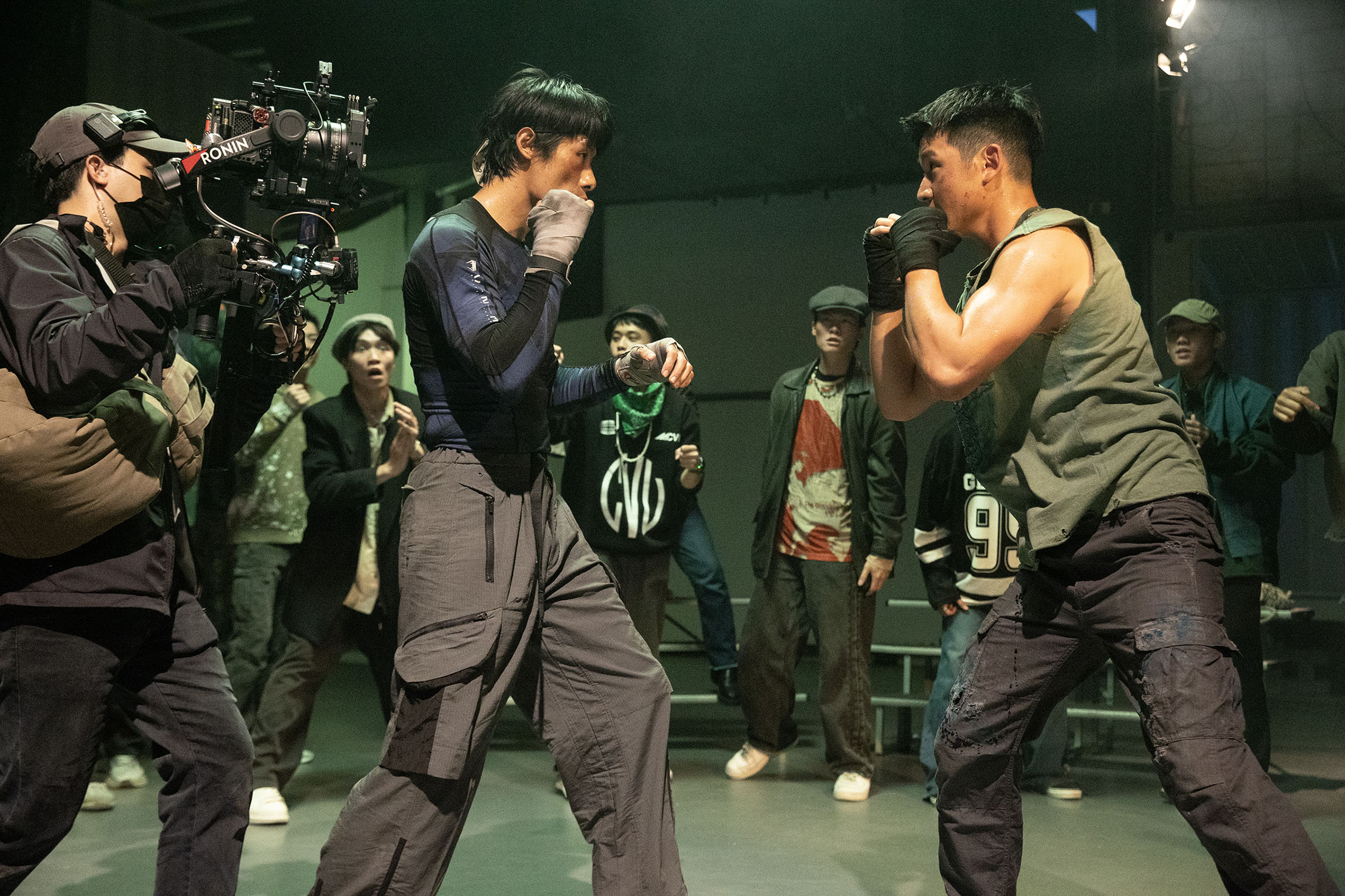 神仙組合演技大爆發!舒華為周興哲獻出處女作 嘗試動作片劇情借位吻戲超浪漫