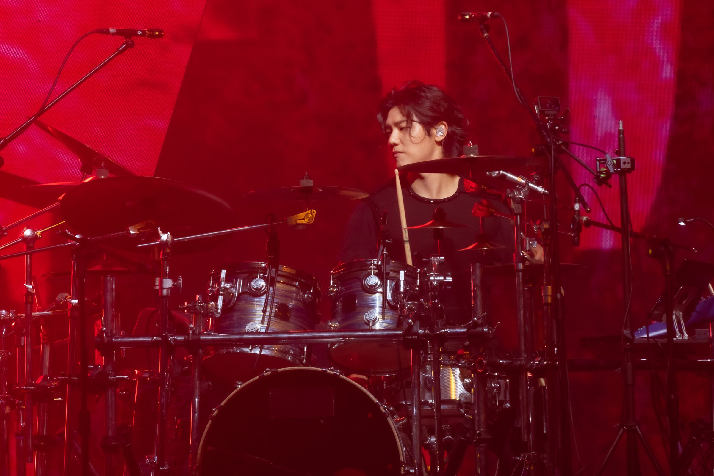 CNBLUE高雄慶出道15週年!突喊「笑死」超台用語笑翻全場 鄭容和感性稱:真的真的我愛你們