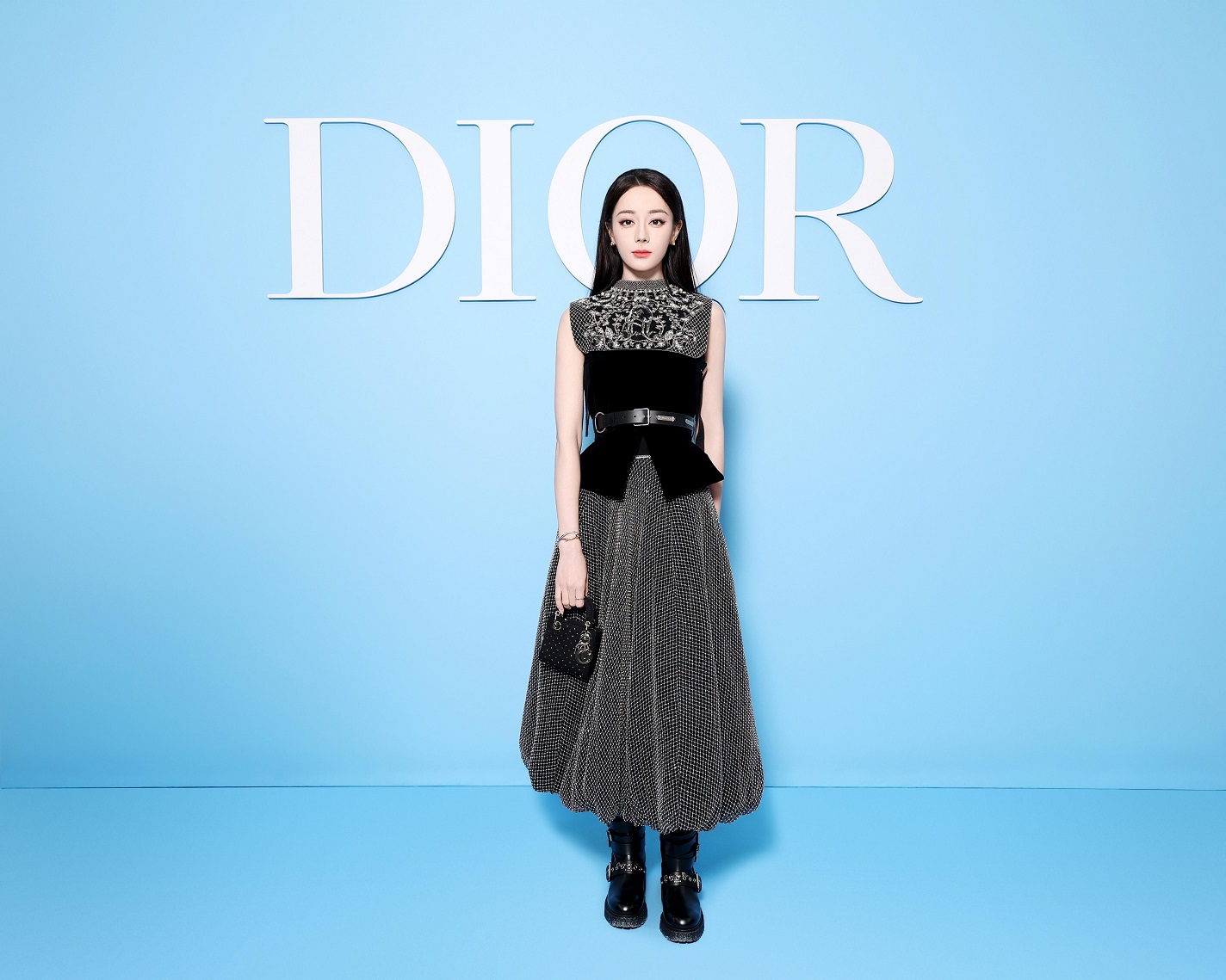 DIOR 2025 春夏女裝大秀巴黎華麗登場!南柱赫、Jisoo、迪麗熱巴演繹時尚星光熠熠