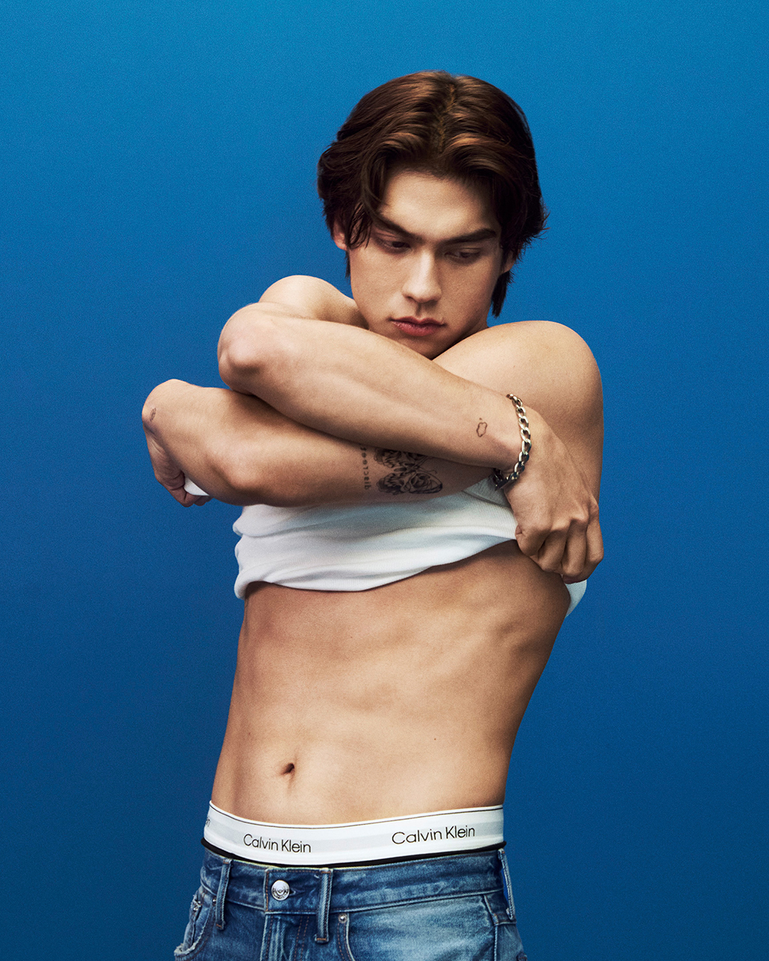 泰國男星BRIGHT傾力演繹Calvin Klein秋季形象廣告 魅力詮釋2024秋季丹寧風尚