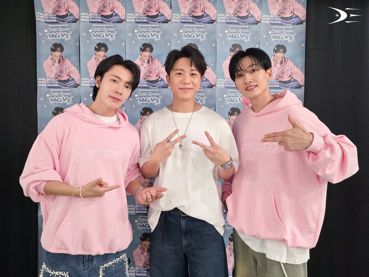 Super Junior D&E合體了!銀赫驚喜現身東海演唱會 穿粉色情侶裝衝上台喊「喜歡你」