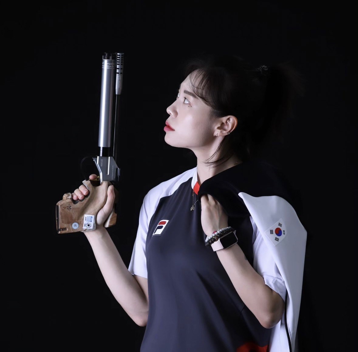 巴黎奧運/南韓選手金藝智冷臉爆紅「超殺眼神」掀3000萬網暴動:以為在拍動作大片