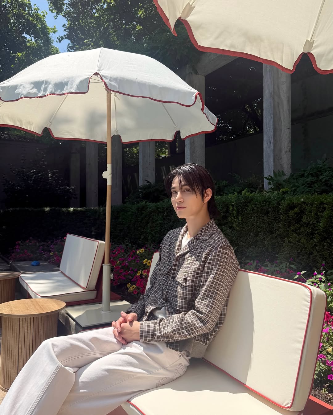 NCT 廷祐優雅現身米蘭時裝週 昔日與 TOD’S 執行長比肩而坐再掀話題