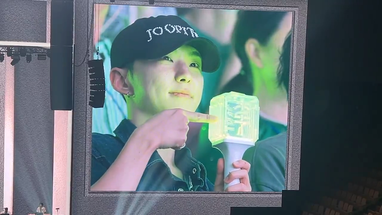 NCT道英演唱會驚見「高空腳踏車」!邀粉絲替SEVENTEEN Hoshi慶生 笑翻全網