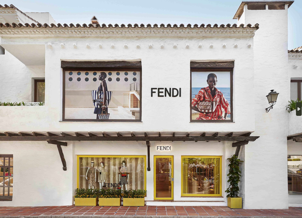 FENDI 迎接美好夏日 入駐 PUENTE ROMANO 海灘度假村的 La Plaza 廣場