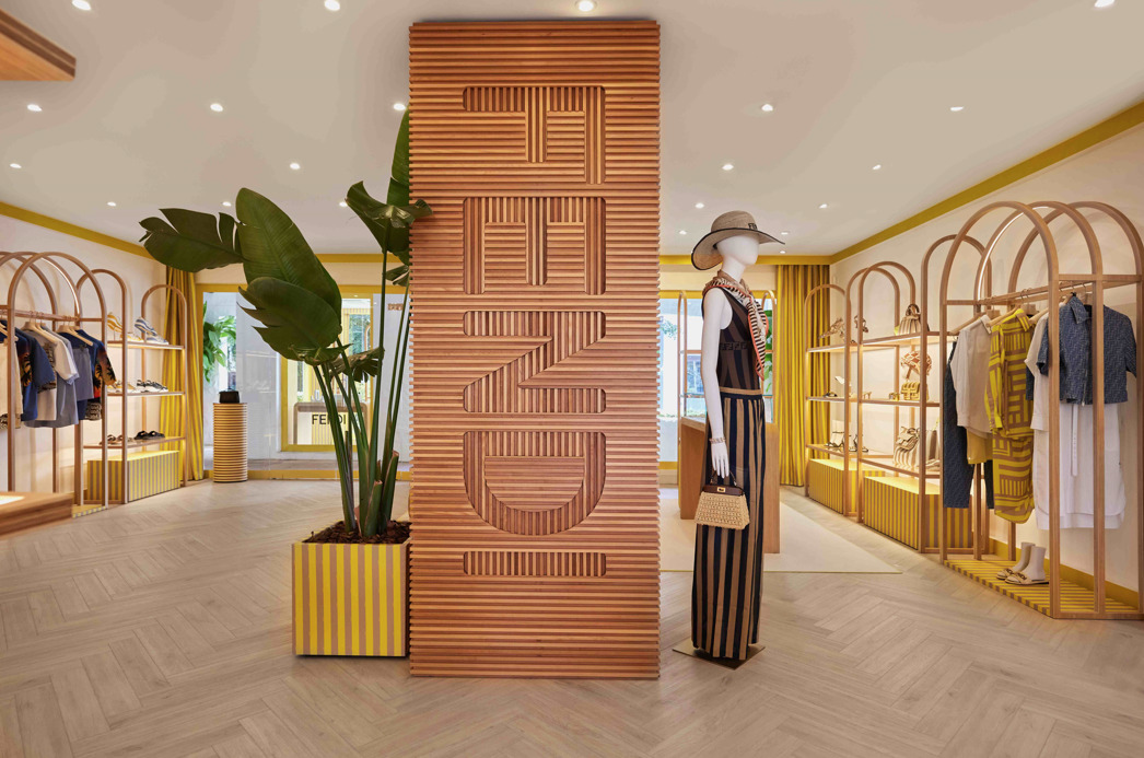 FENDI 迎接美好夏日 入駐 PUENTE ROMANO 海灘度假村的 La Plaza 廣場