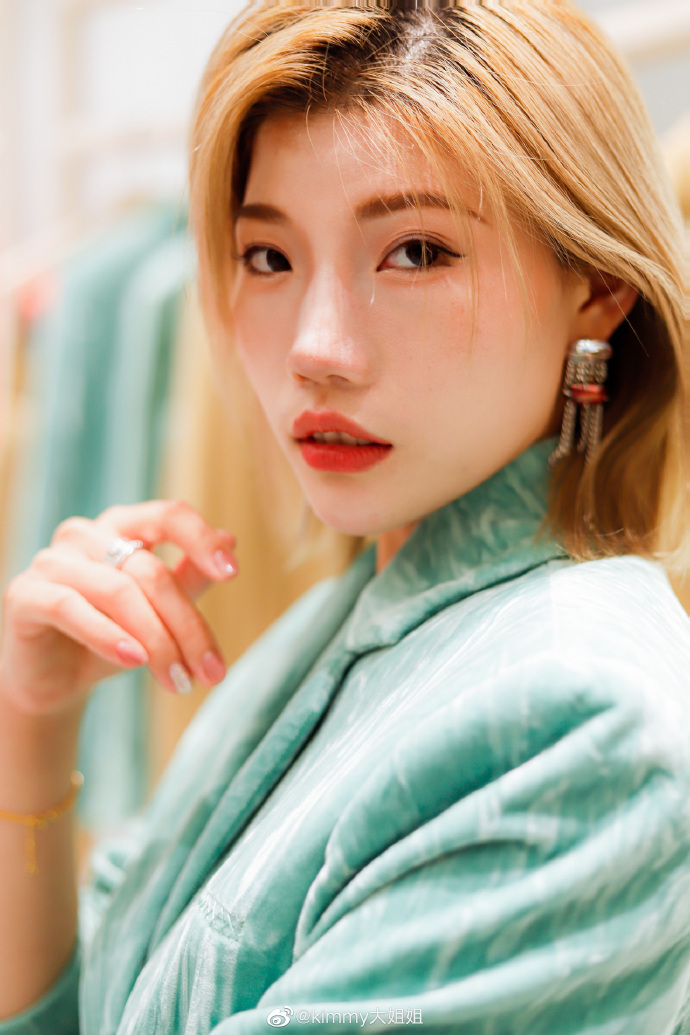 千萬網美微博突出現奇怪PO文!被指「喜歡做別人小三」:你們沒好下場