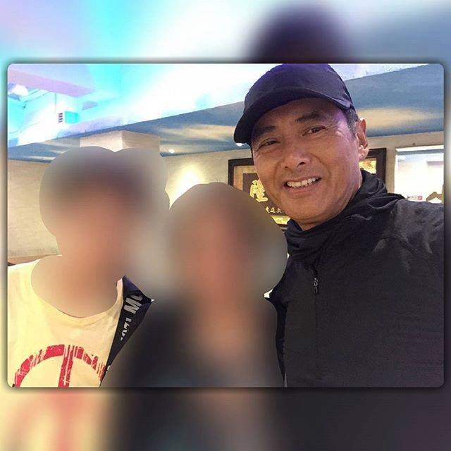 周潤發耍大牌?粉絲合照「擺臭臉」 真相曝光反獲網友力挺