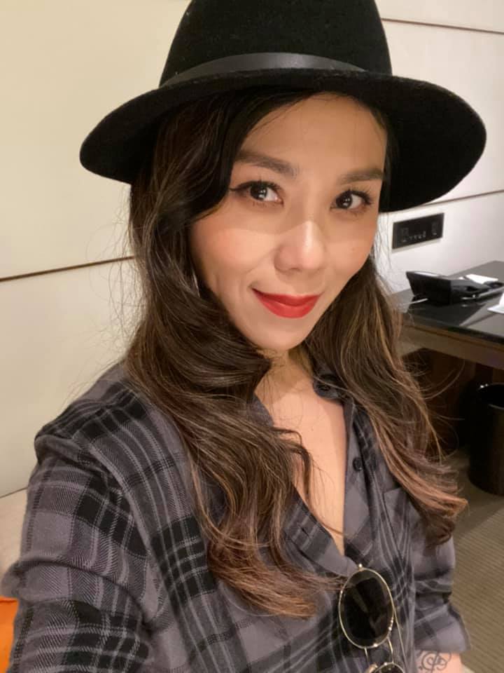 沒參加金曲獎卻猛出現!蔡健雅廣告狂卡詞道歉 網笑:卡到有記憶點!