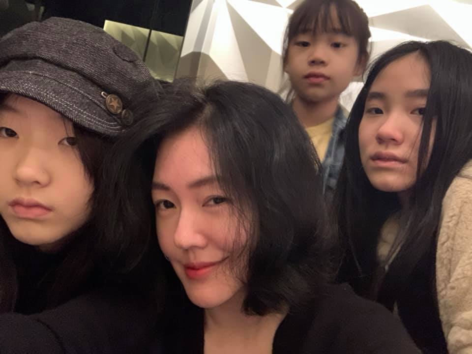 逗趣互動大公開!小S大女兒「完成環島」超自豪 小女兒「敷衍祝福」笑翻全網