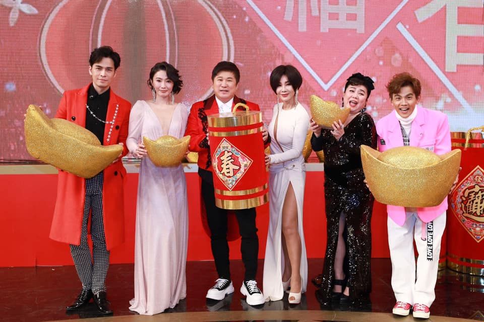 《民視第一發發發》刺青老公抓女素人頭狂撞氣球!網笑翻:平常多恨她?