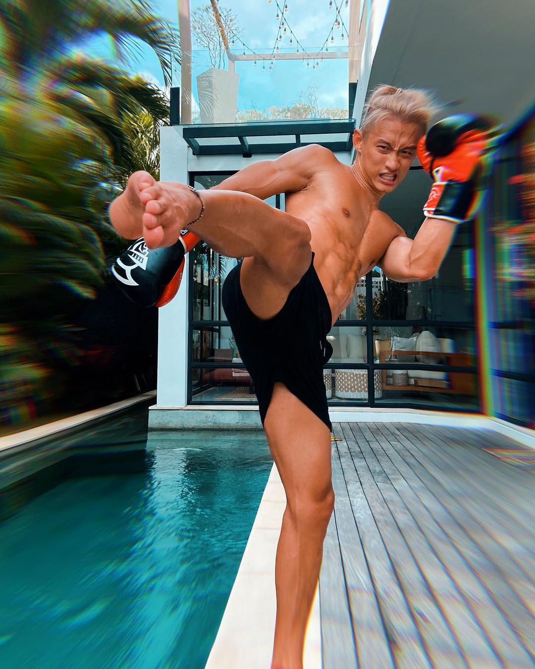 臉丟到國外！「台網紅」攜友無懼觸法臉上「彩繪口罩」闖超市　恐被驅逐出境！