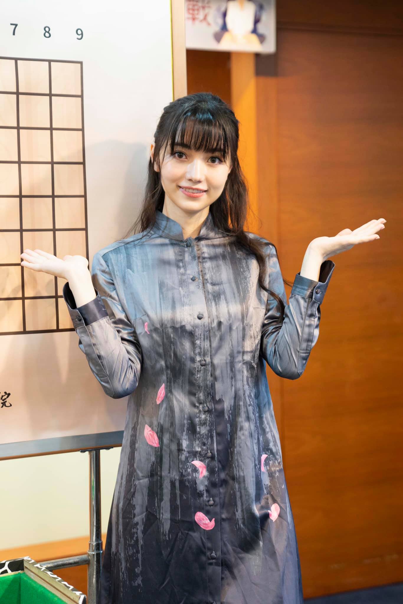 仙氣爆棚!黑嘉嘉罕見「合體親姐」慶生 網嗨:姊姊也是千年一遇