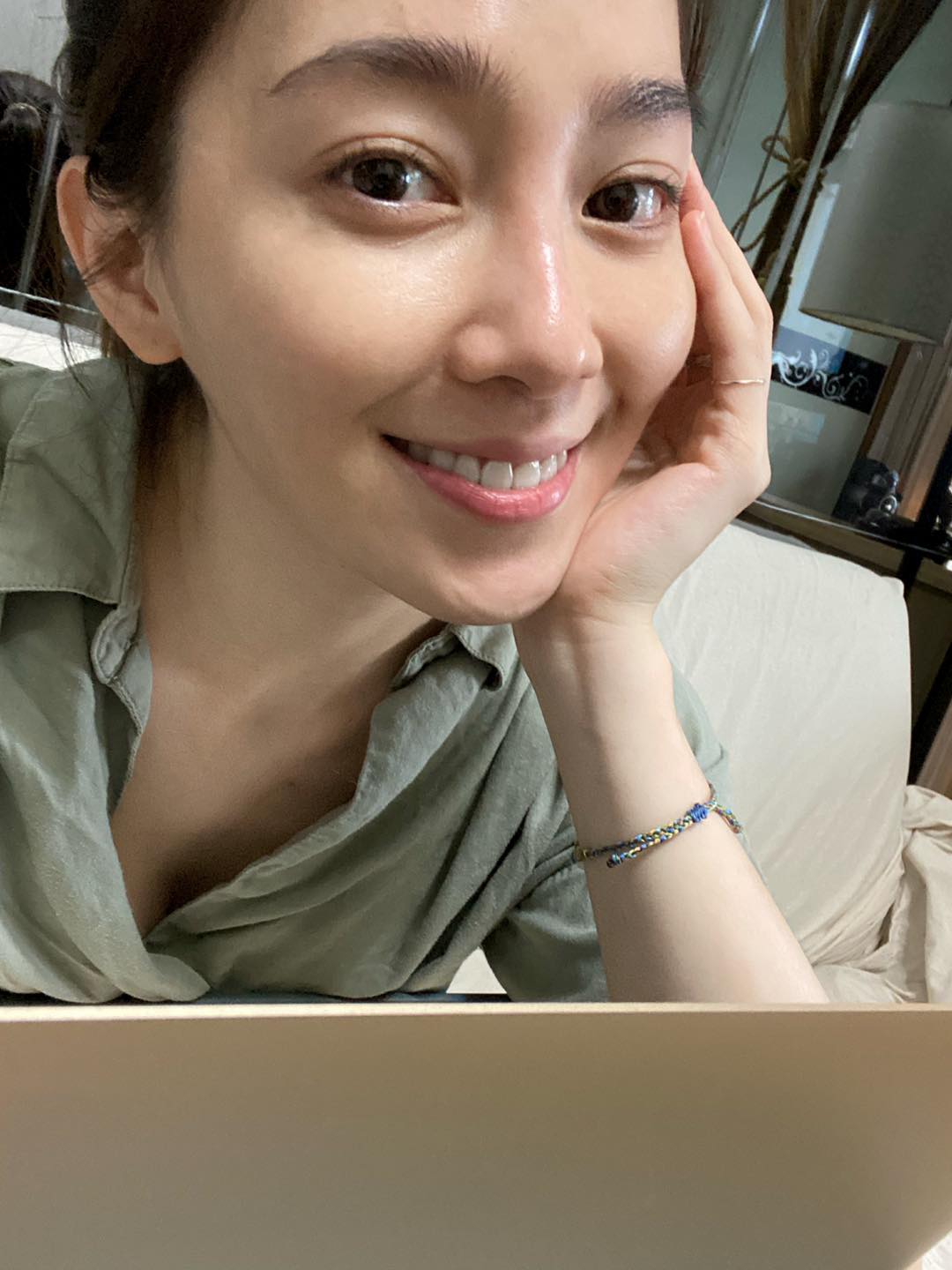 熬過不倫戀風波?許藍方「臉書抖內金」全捐出:打起精神工作