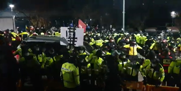 快訊/《希望:為愛重生》性侵犯趙斗淳今早出獄!爆怒民眾毀車頂洩憤
