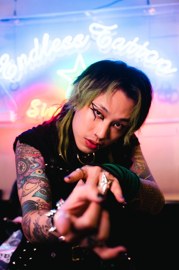 Marz23新單曲設下各種挑戰關卡 　挑戰高空彈跳當場簽下生死狀！