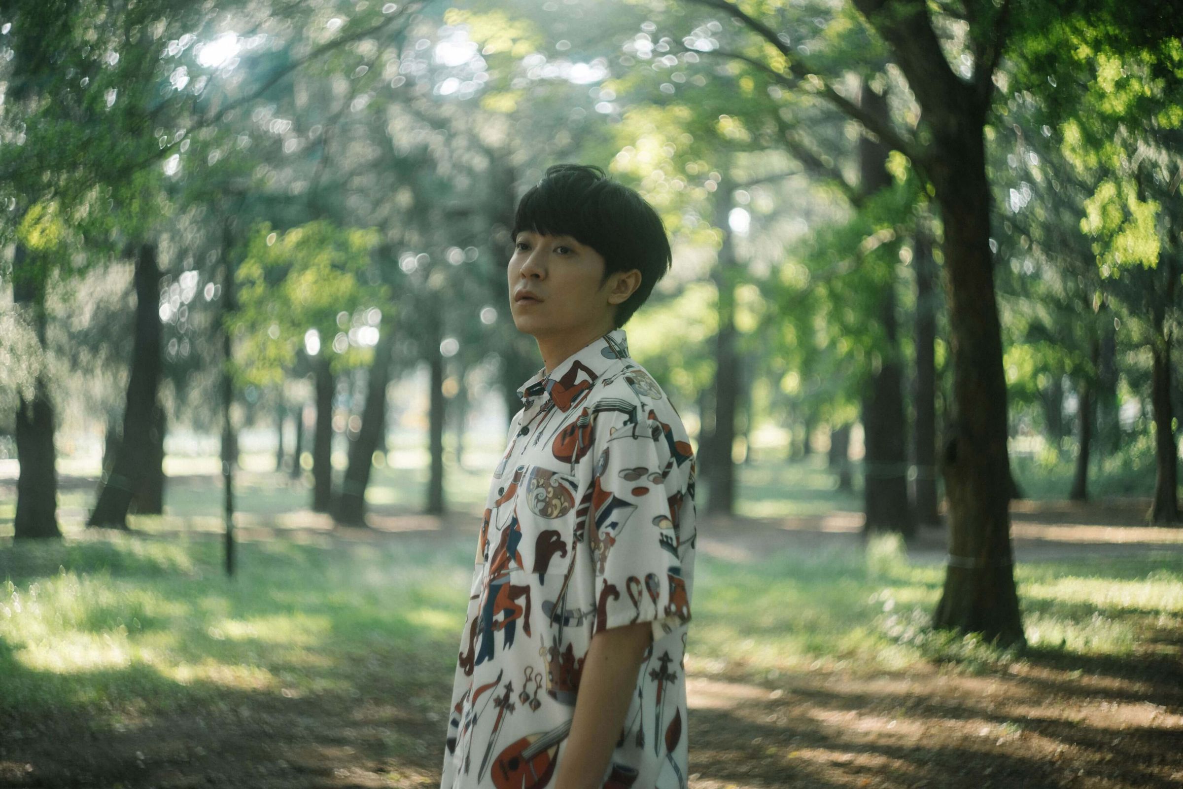 吳青峰席捲東洋旋風！與小野麗莎接受billboard告示牌雜