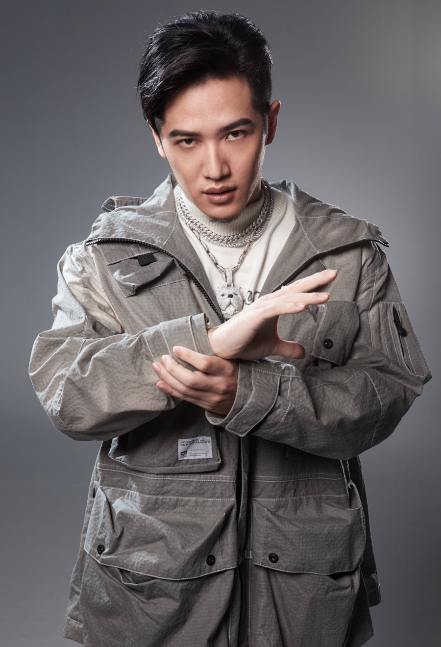 熊仔「跳下壓倒觀眾」超糗　致歉路人遭冷回：我又不是來看你的！