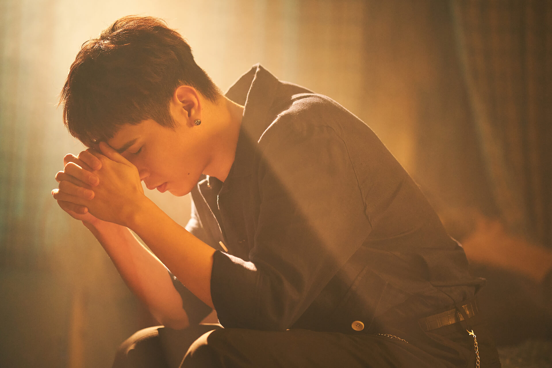 男星歌聲逼哭視帝！莊凱勛力挺新人　跨刀MV再演「渣夫」！