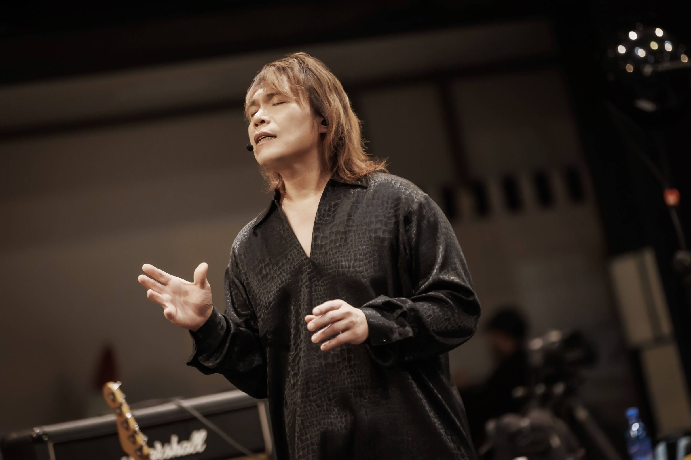 伍佰新春打響第一炮！首度自編自導自演《成功之路》搖滾歌劇傳捷報！