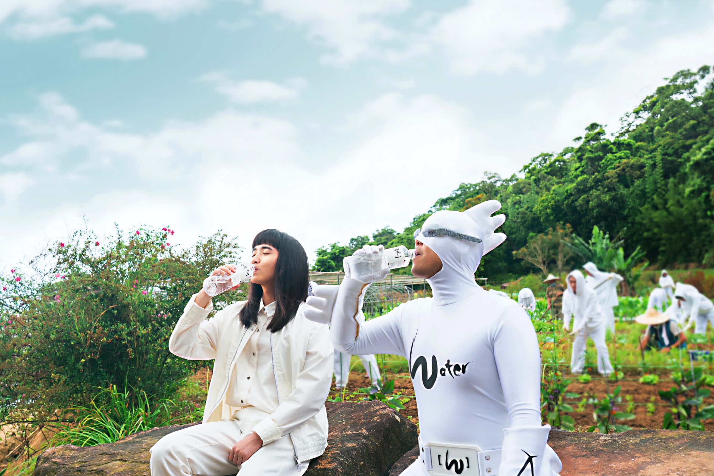 持修「語錄登多喝水包裝」　傳遞正能量：我想和你改變世界！