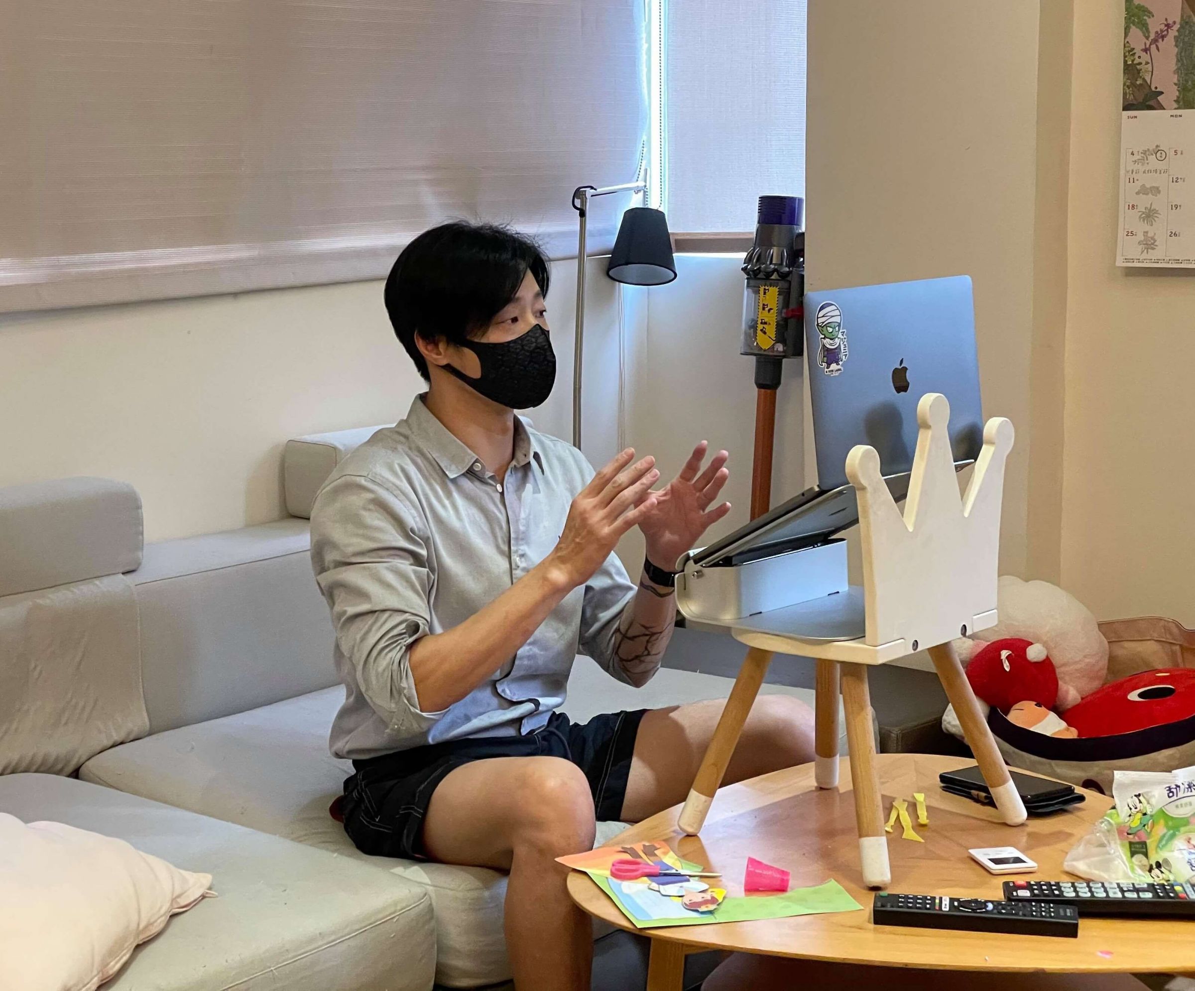 閃靈「大港實況LIVE」吸10萬粉　林昶佐居家健身超壯！