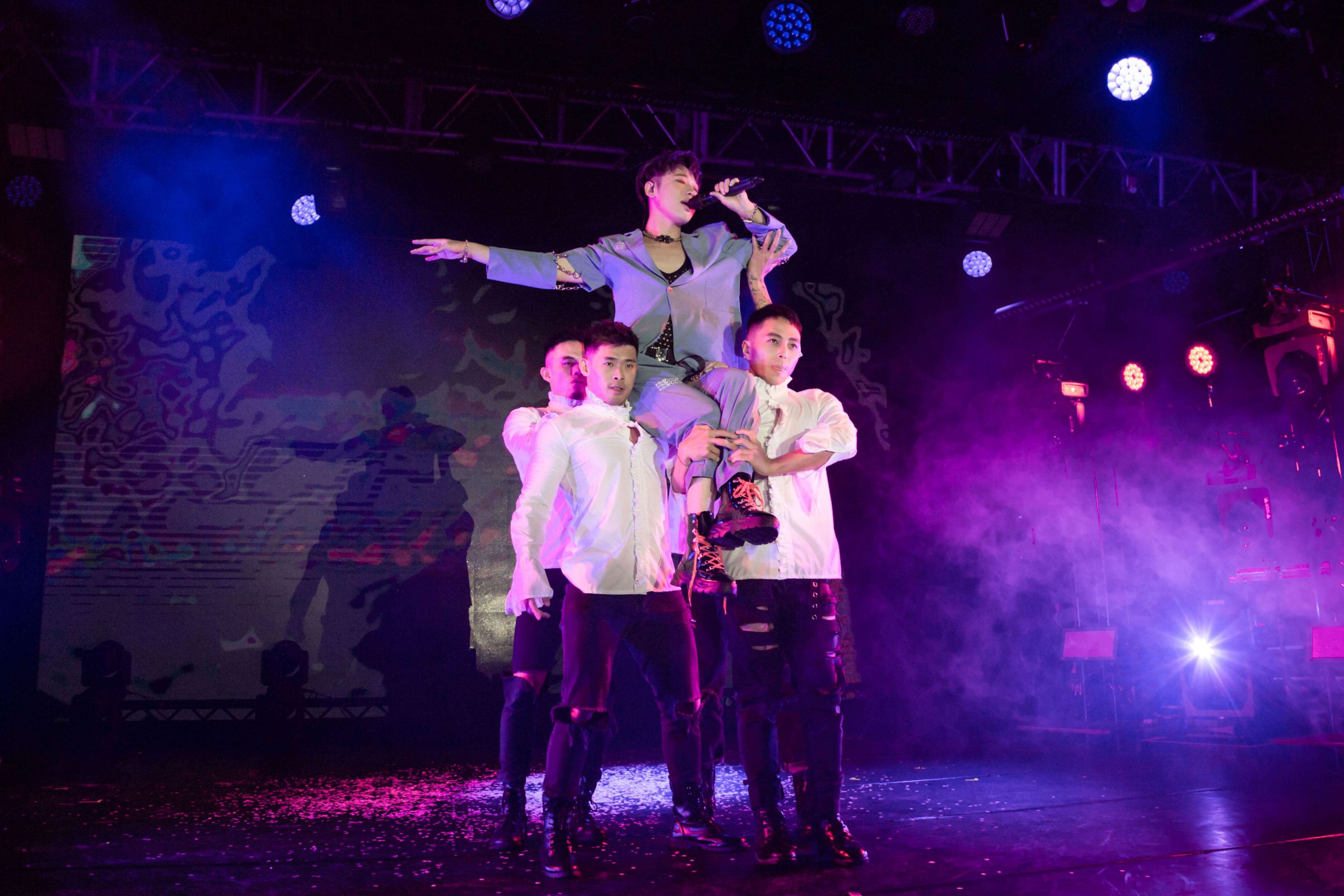 小賴演唱會「獻吻鼓鼓」　砸750萬圓夢險破產！