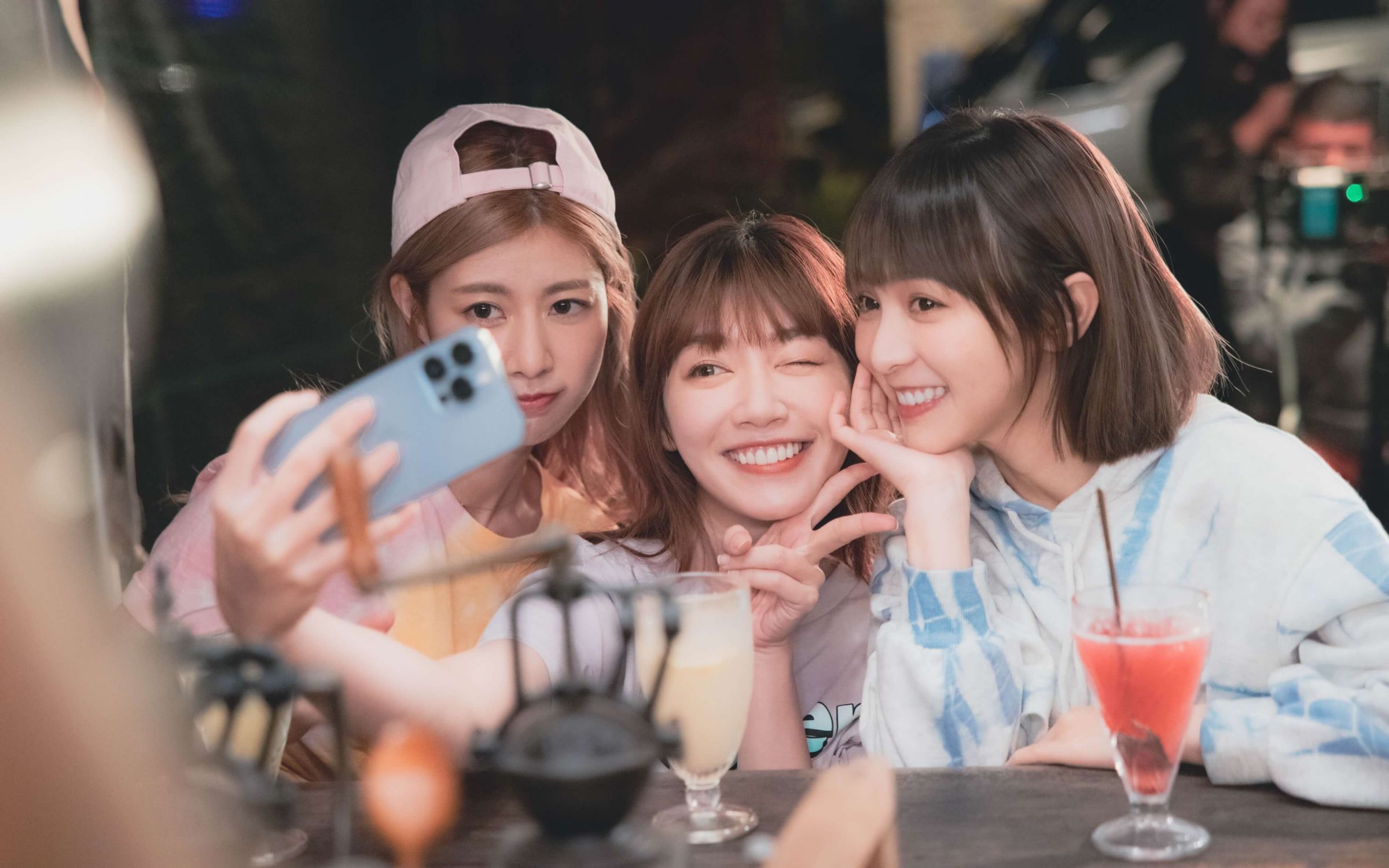 2021年最香的畫面！溫妮與泱泱、阿部瑪利亞為MV組限定團體：她們是溫暖的存在