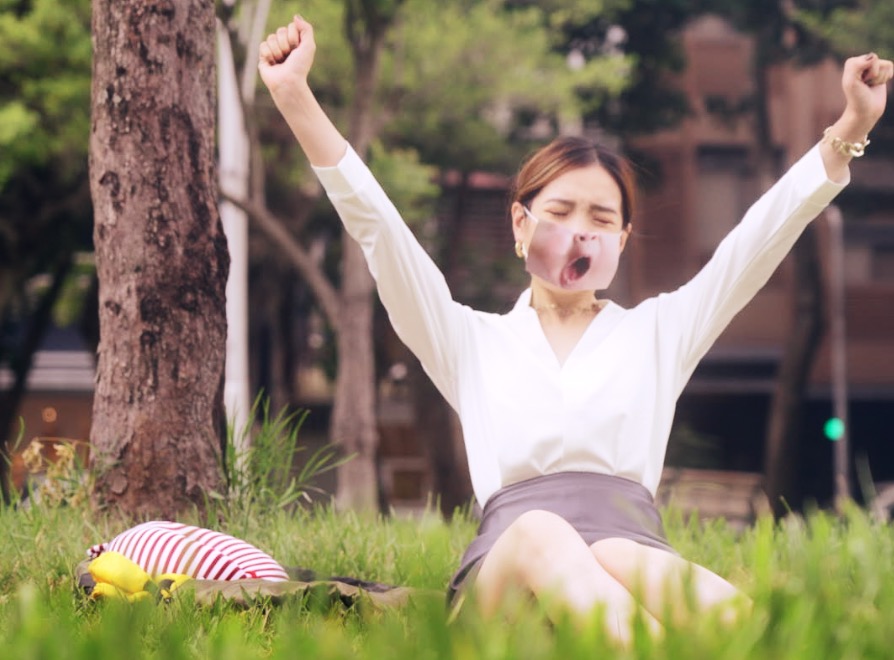 儀式感女孩June Pan「搞怪扮唐綺陽」　新歌唱出社畜心聲！