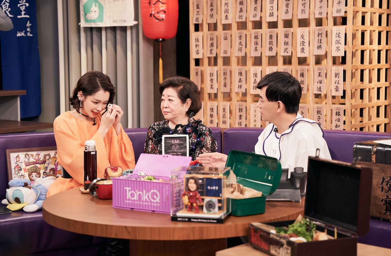 徐若瑄「黑膠發行日曝光」　淑芳暖心探班：很開心！