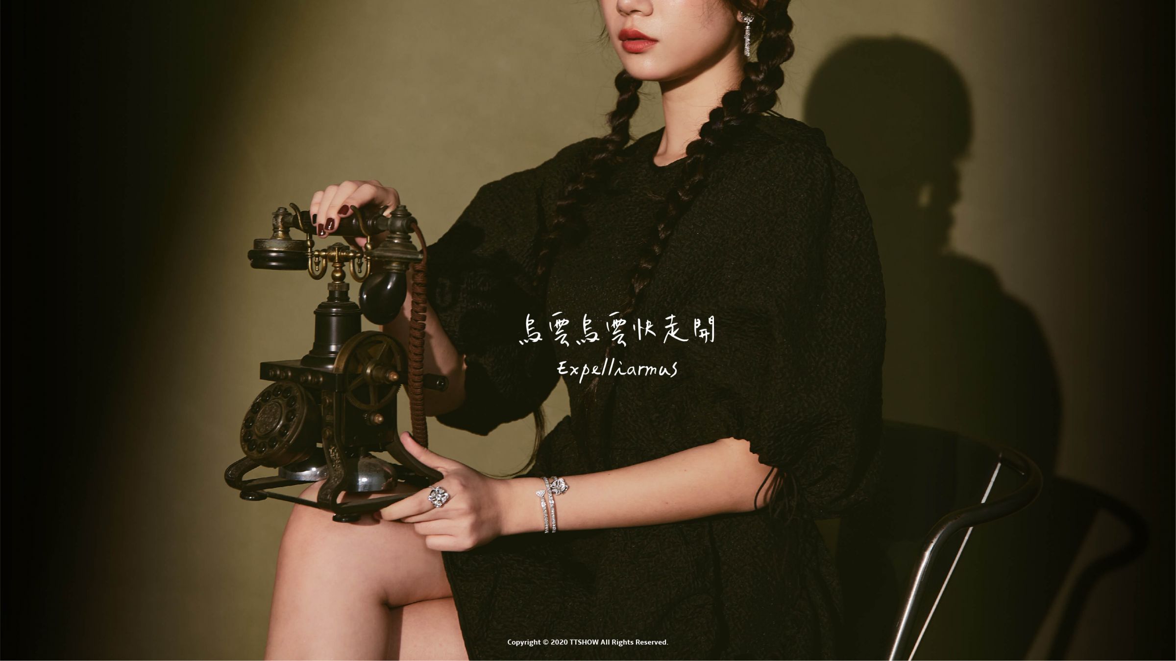 封面人物／新專輯釋放內心黑暗！Julia吳卓源：「寫的歌都是關於這一位」