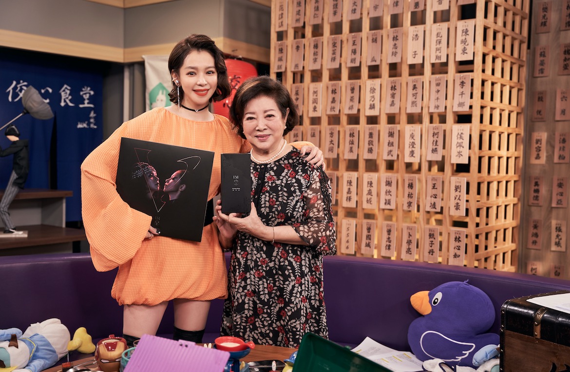 徐若瑄「黑膠發行日曝光」　淑芳暖心探班：很開心！