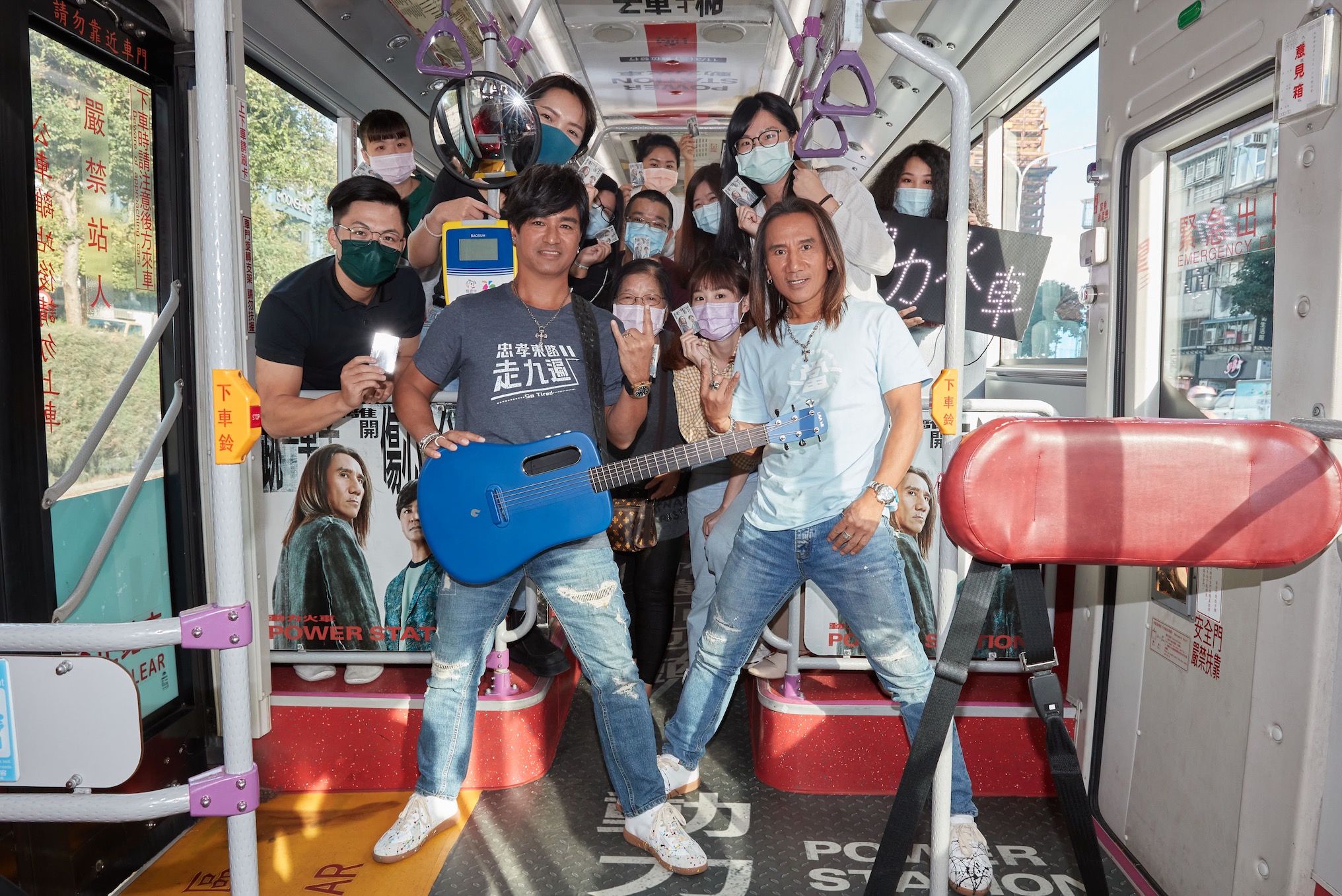 揪歌迷「共遊忠孝東路」 動力火車即興彈唱!