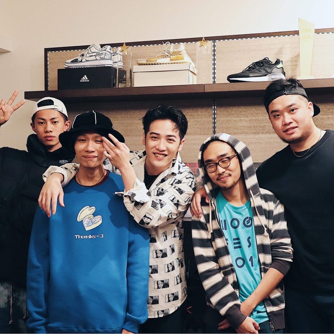 熊仔「跳下壓倒觀眾」超糗　致歉路人遭冷回：我又不是來看你的！