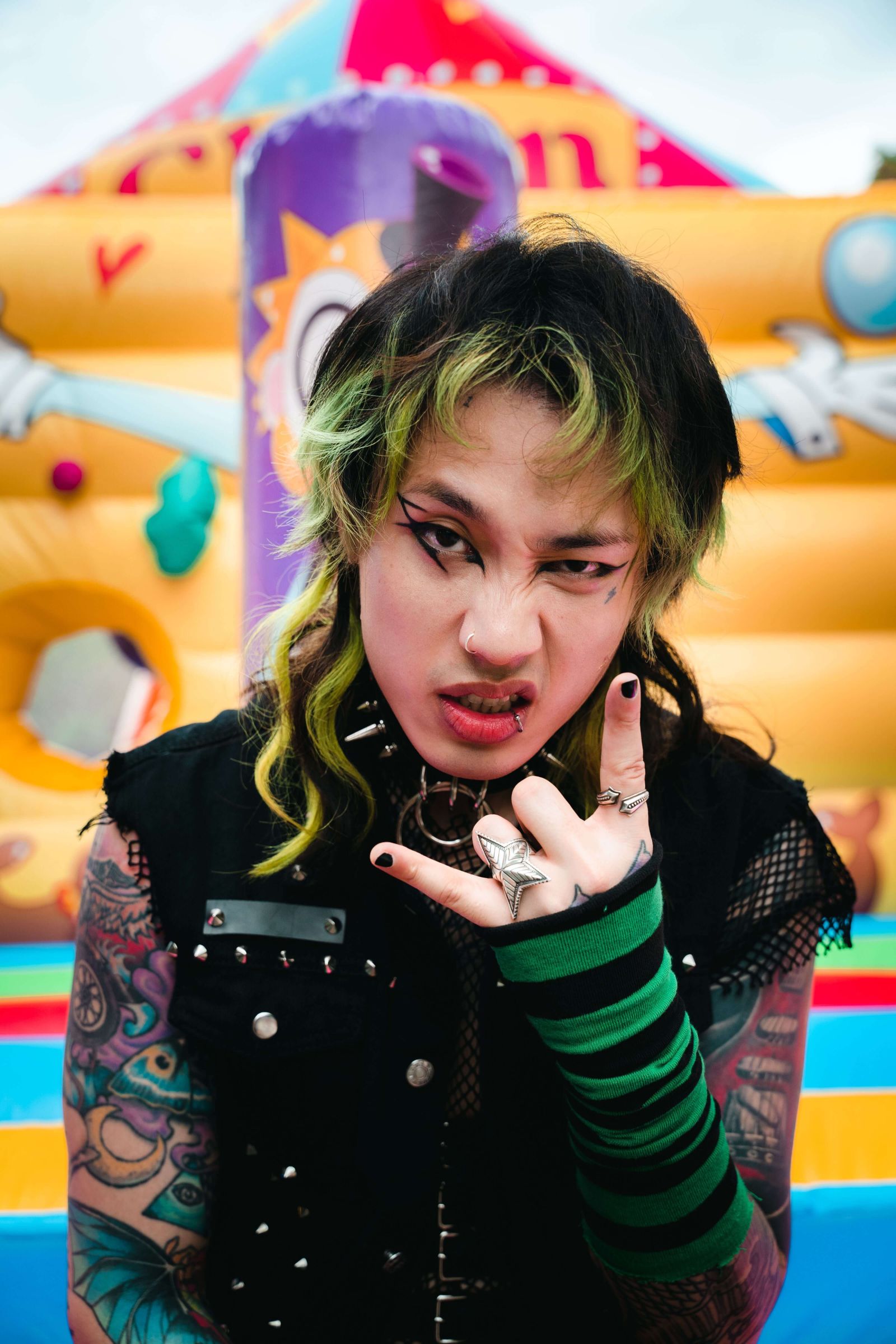 Marz23新單曲設下各種挑戰關卡 　挑戰高空彈跳當場簽下生死狀！