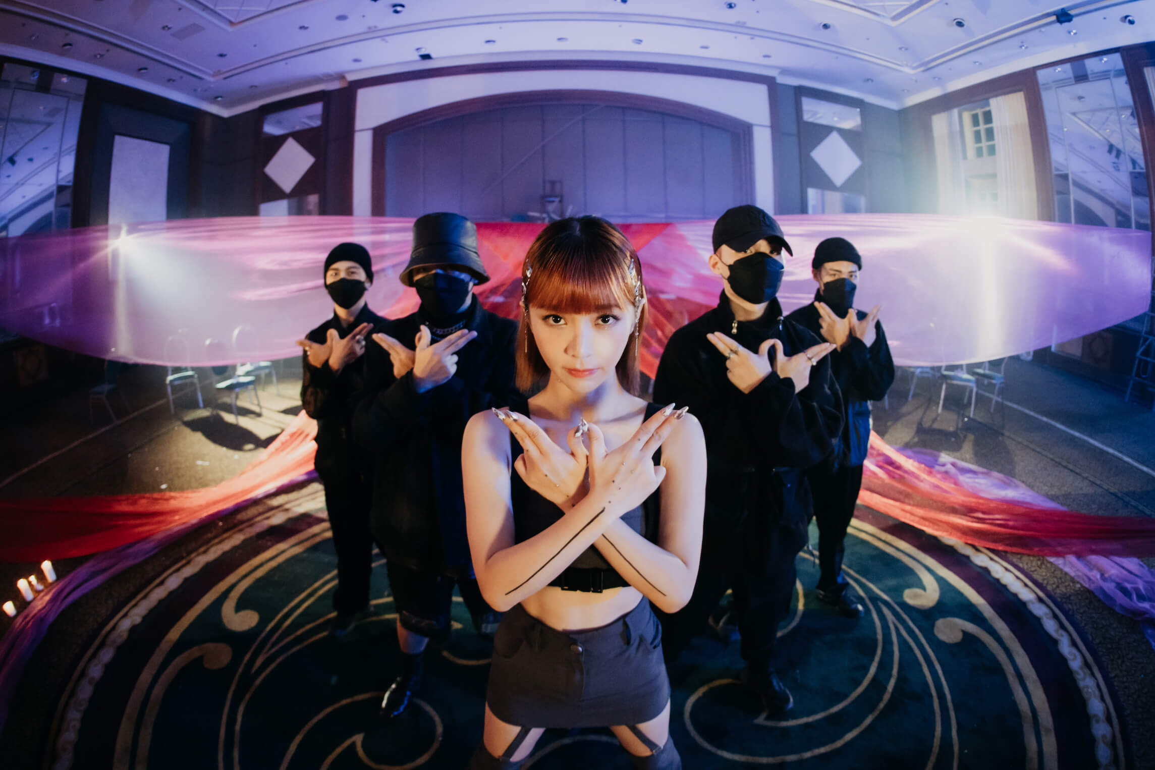 熱舞大曬小蠻腰與腹肌！溫妮年度單曲〈D.C.A.Y不想理你〉